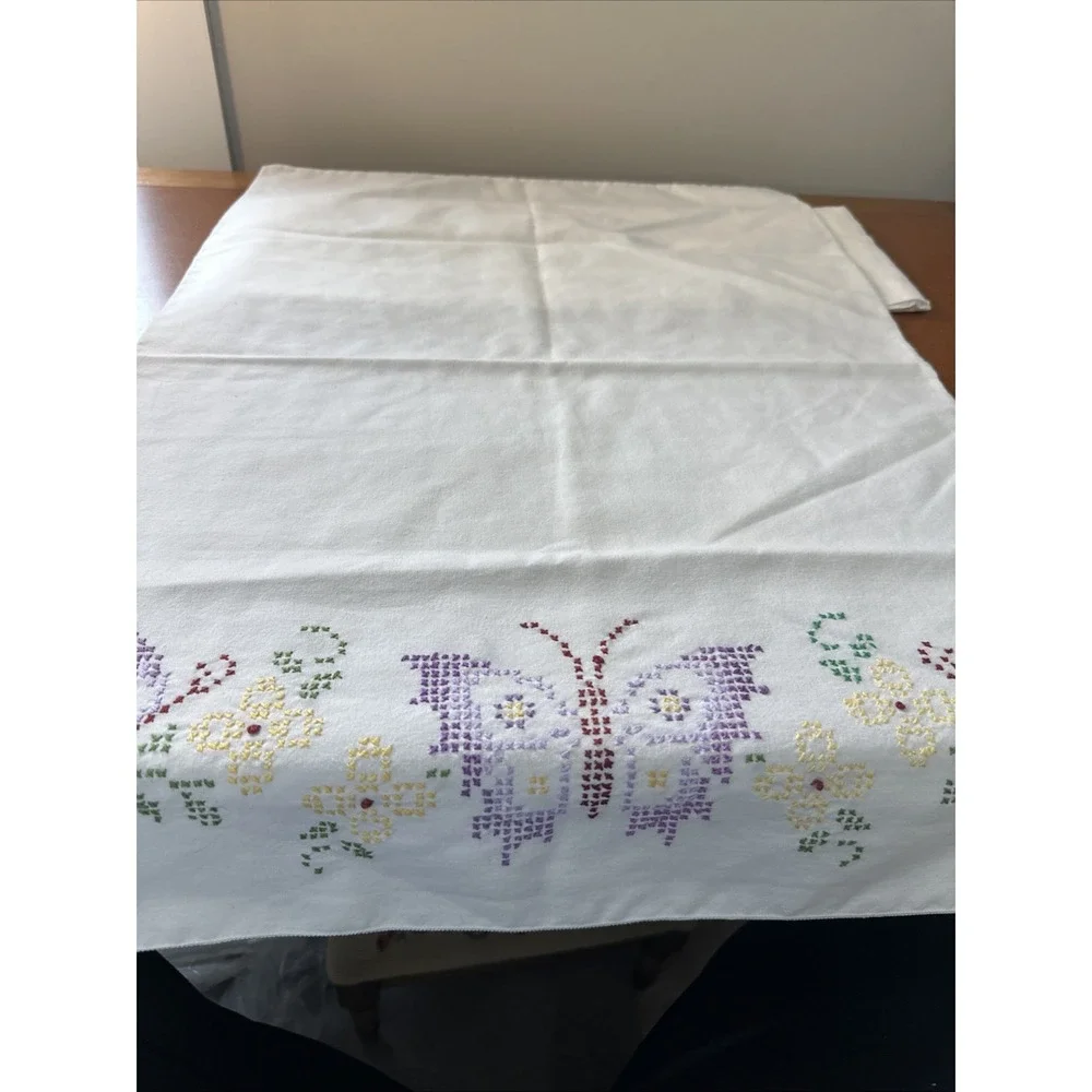 Vtg‎ Pair Of Hand Stitched Cotton Pillowcases With Butterflies & Flowers
